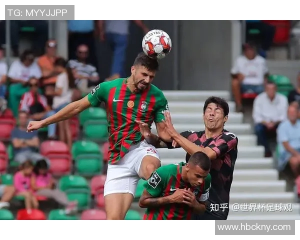 足球明星们的圣诞礼物大揭秘送给球迷的温暖与惊喜 足球明星们的圣诞礼物大揭秘送给球迷的温暖与惊喜