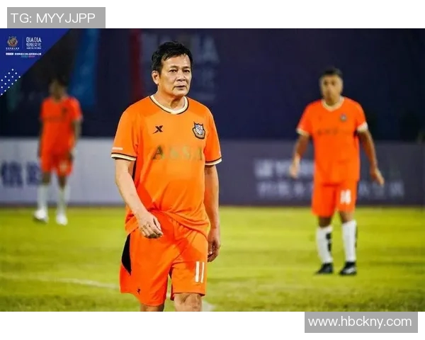 香港足球明星队助教助力年轻球员成长与发展展现足球新风貌 香港足球明星队助教助力年轻球员成长与发展展现足球新风貌